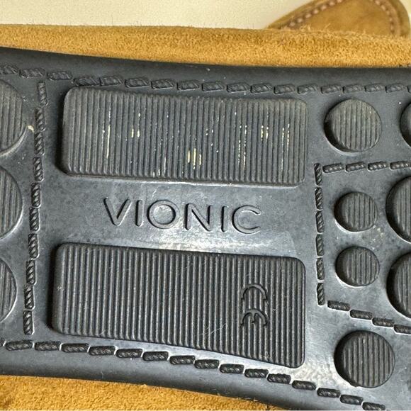 Vionic Honor Ashby Suede Driving Moccasin - Picture 8 of 9